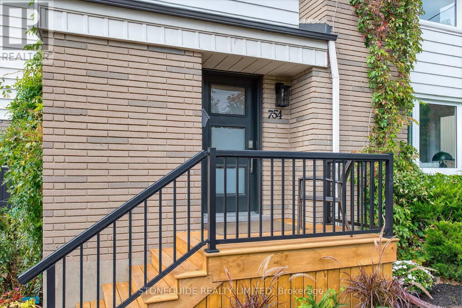 754 Hopkins Avenue, Peterborough (Town Ward 3), Ontario  K9J 4Y5 - Photo 3 - X12399935