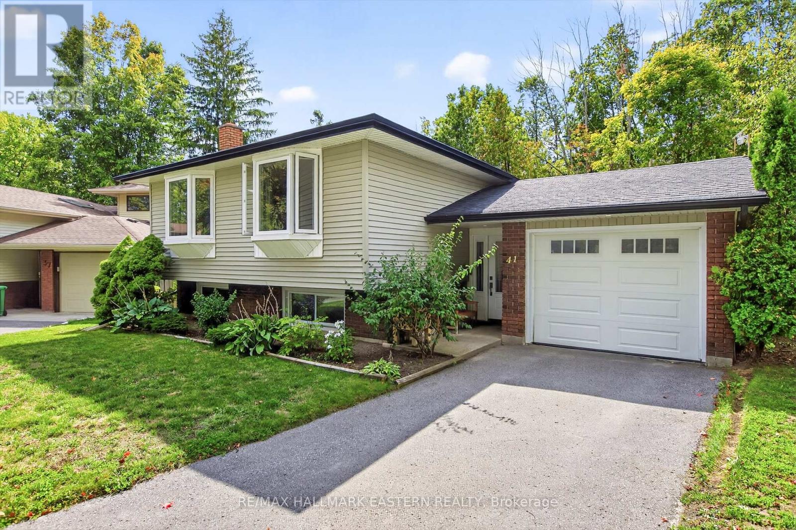 41 Parkview Drive, Peterborough (Northcrest Ward 5), Ontario  K9H 5M5 - Photo 2 - X12400161