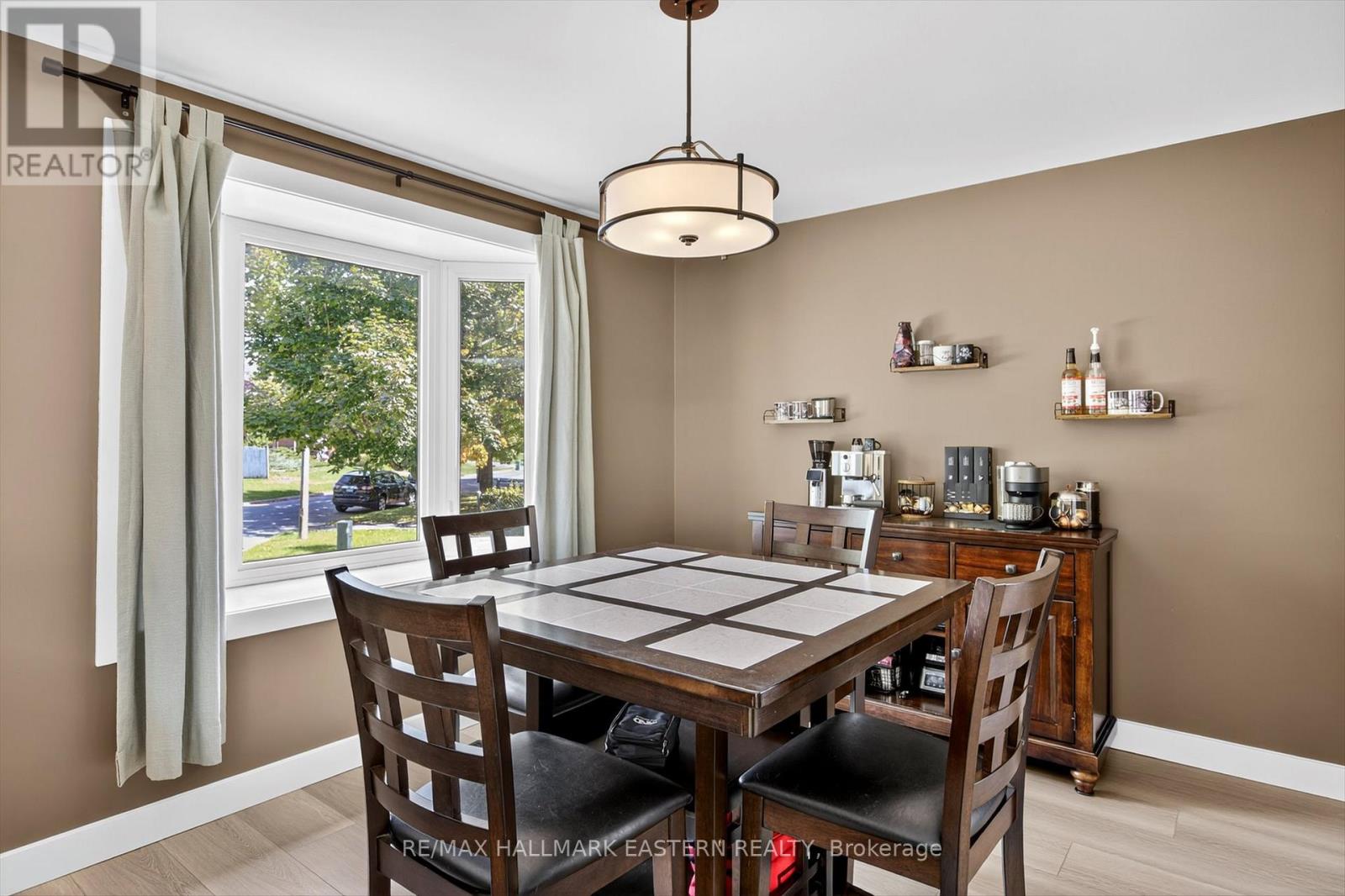 41 Parkview Drive, Peterborough (Northcrest Ward 5), Ontario  K9H 5M5 - Photo 8 - X12400161