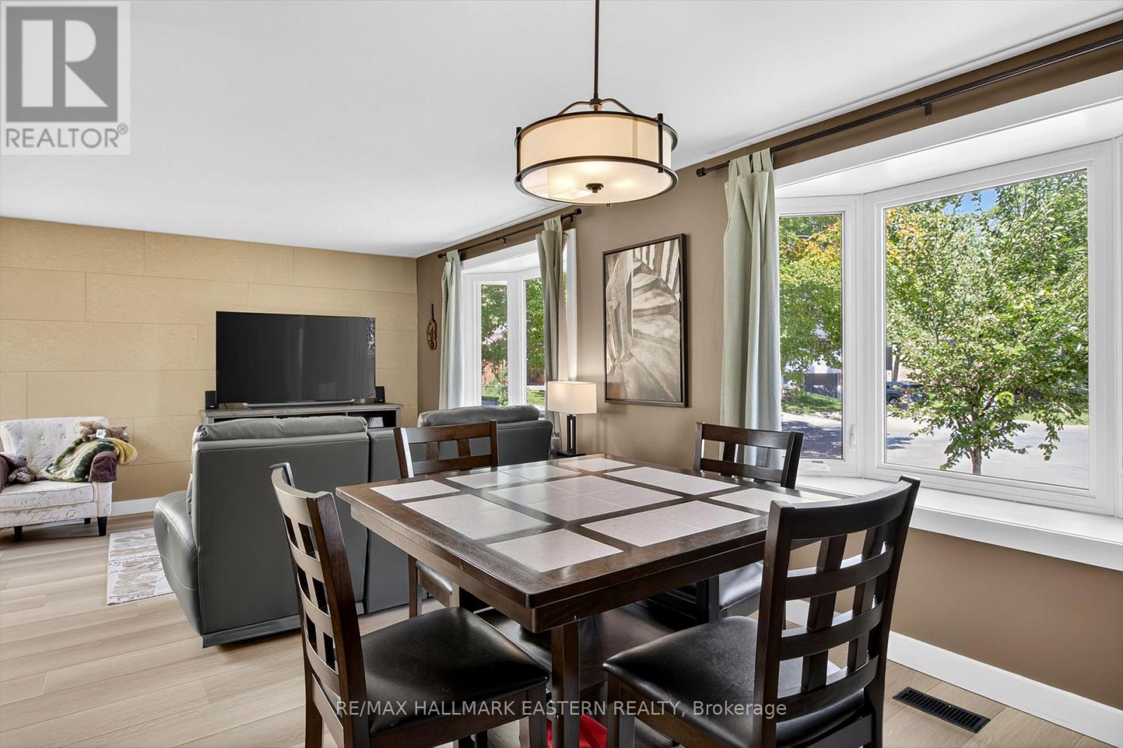 41 Parkview Drive, Peterborough (Northcrest Ward 5), Ontario  K9H 5M5 - Photo 9 - X12400161