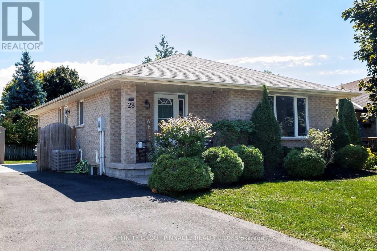 28 Karen Drive, Kawartha Lakes (Lindsay), Ontario  K9V 5V6 - Photo 2 - X12400313
