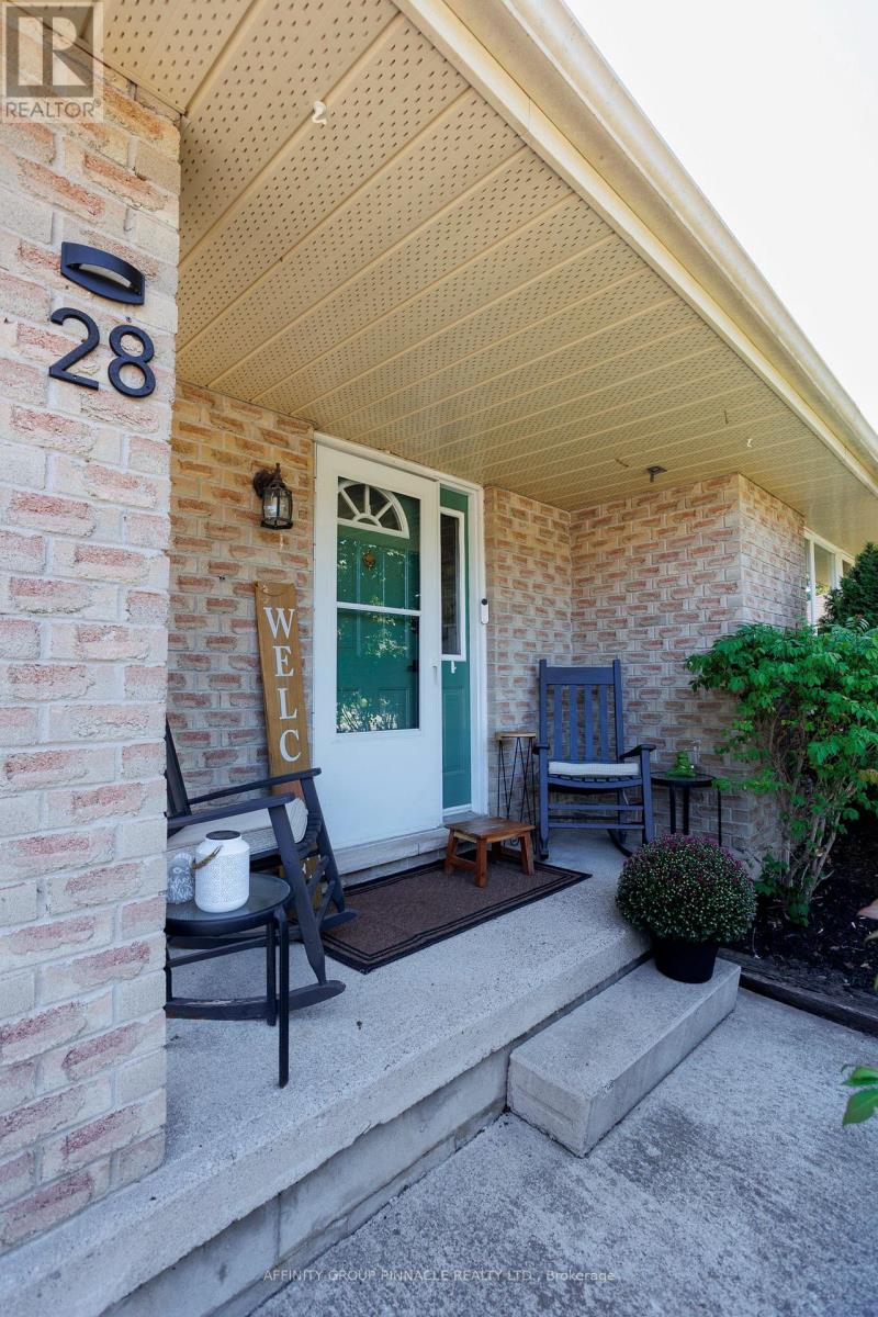 28 Karen Drive, Kawartha Lakes (Lindsay), Ontario  K9V 5V6 - Photo 4 - X12400313