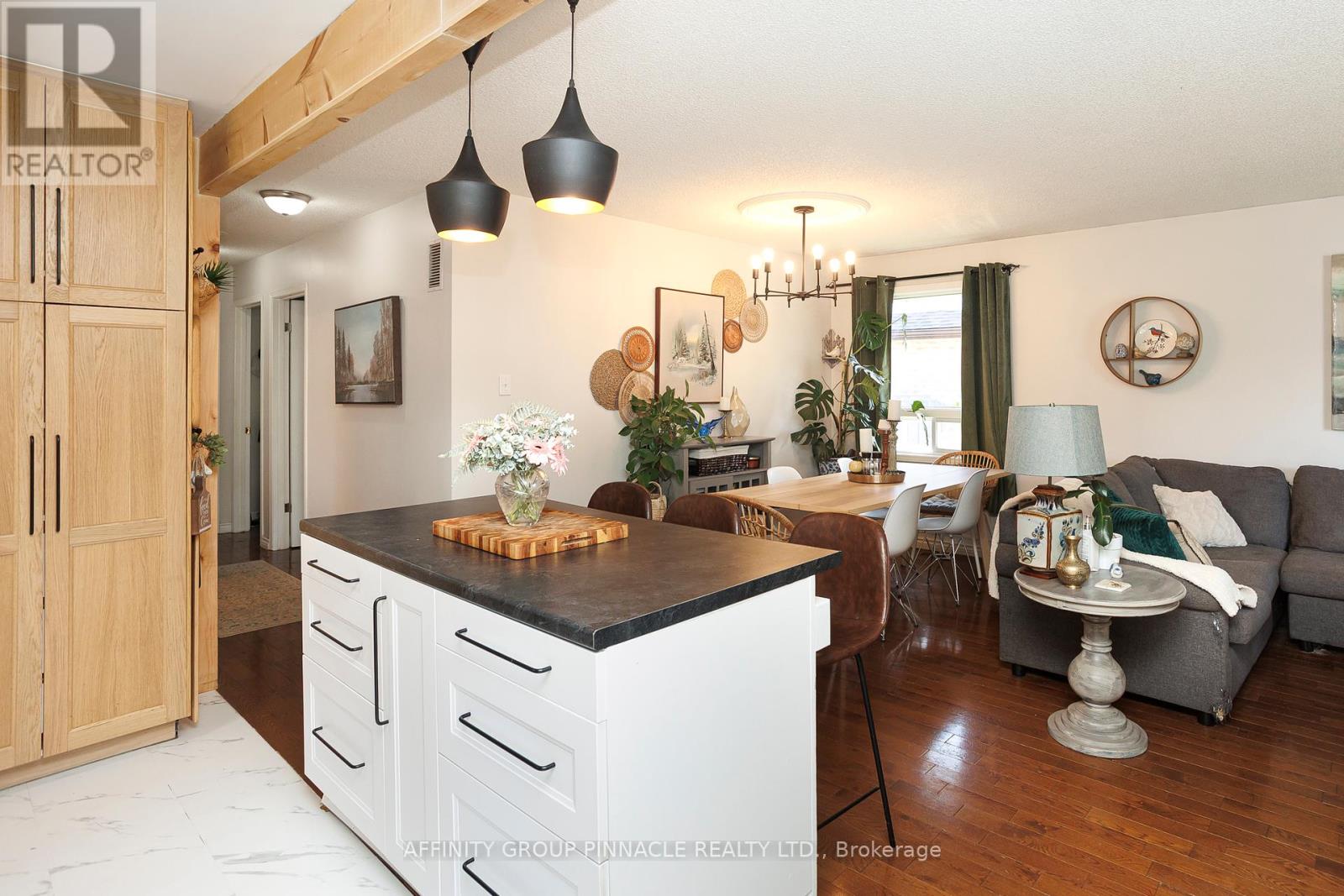 28 Karen Drive, Kawartha Lakes (Lindsay), Ontario  K9V 5V6 - Photo 8 - X12400313