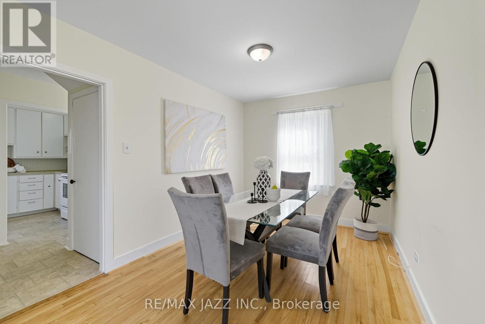 45 Kent Street E, Kawartha Lakes (Lindsay), Ontario  K9V 2C4 - Photo 14 - X12400463