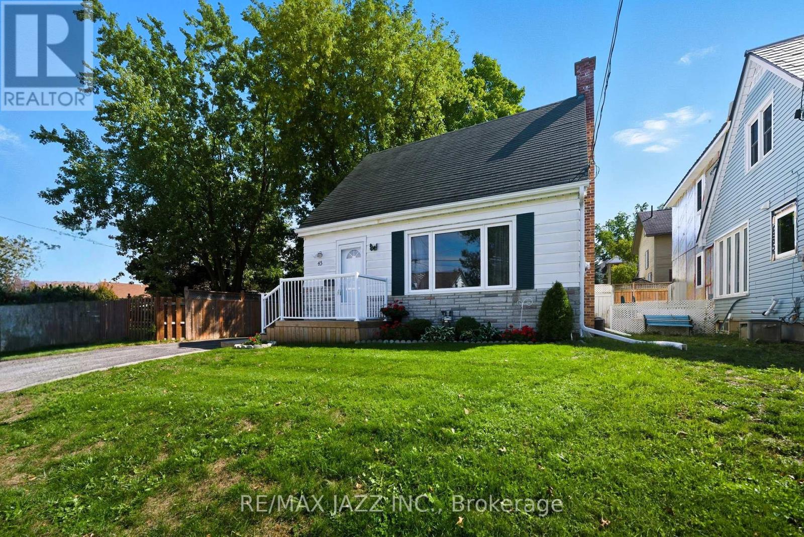 45 Kent Street E, Kawartha Lakes (Lindsay), Ontario  K9V 2C4 - Photo 4 - X12400463