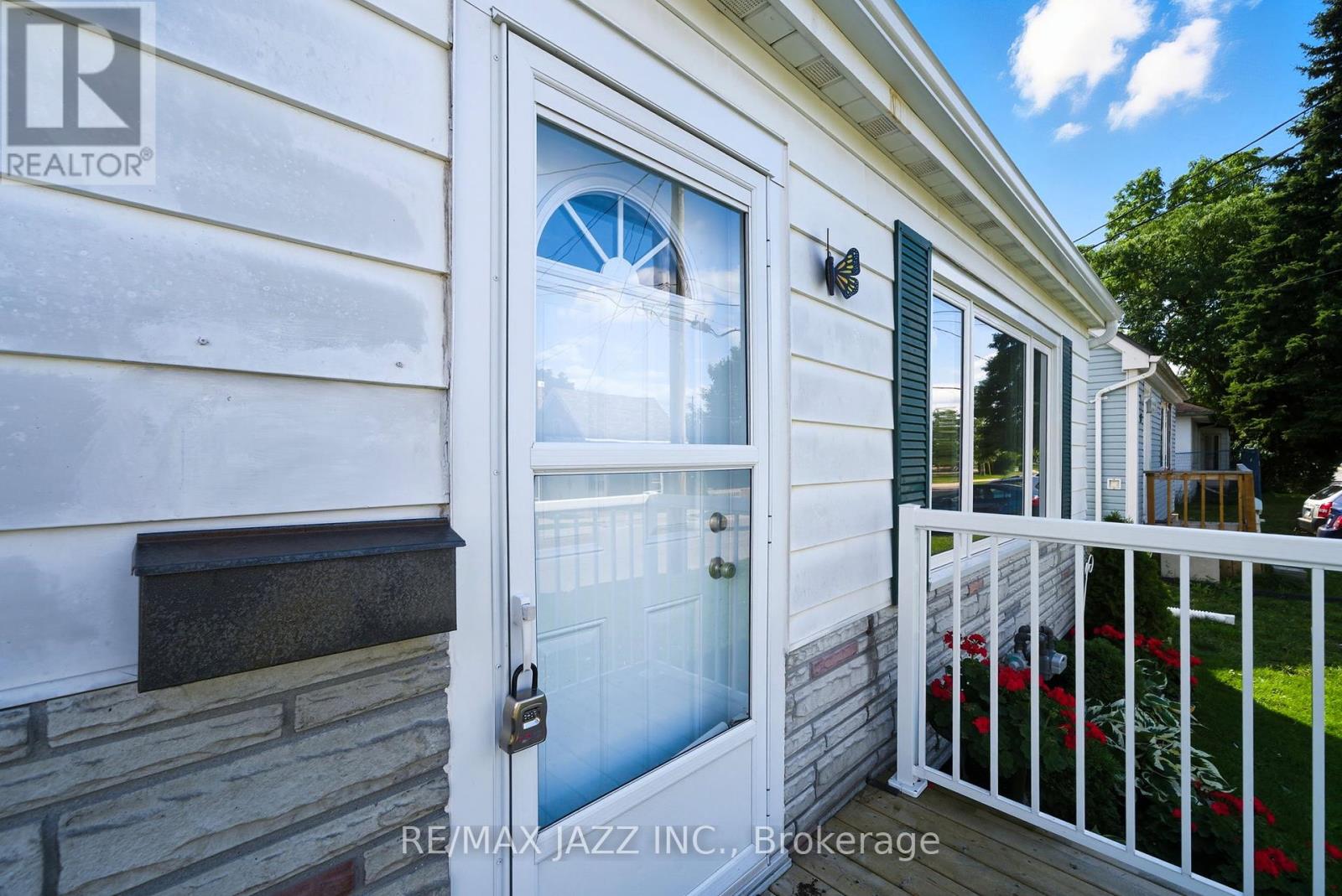 45 Kent Street E, Kawartha Lakes (Lindsay), Ontario  K9V 2C4 - Photo 5 - X12400463