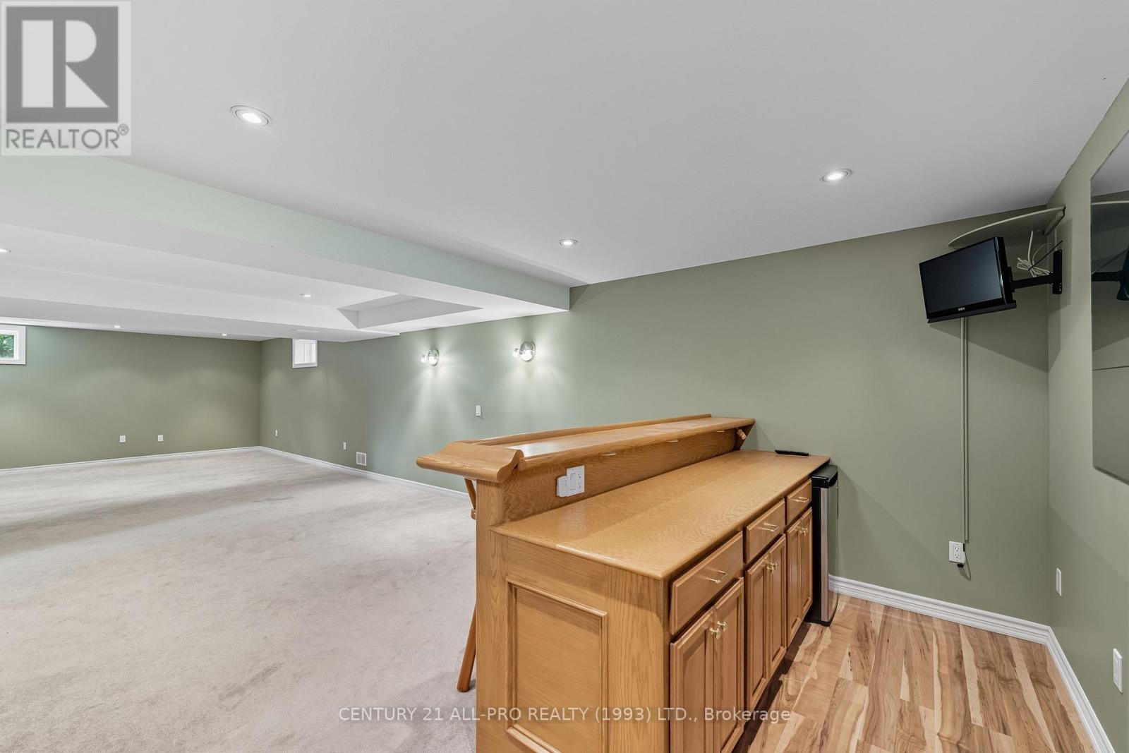 10 Ellis Crescent, Kawartha Lakes (Lindsay), Ontario  K9V 3Y9 - Photo 20 - X12400532