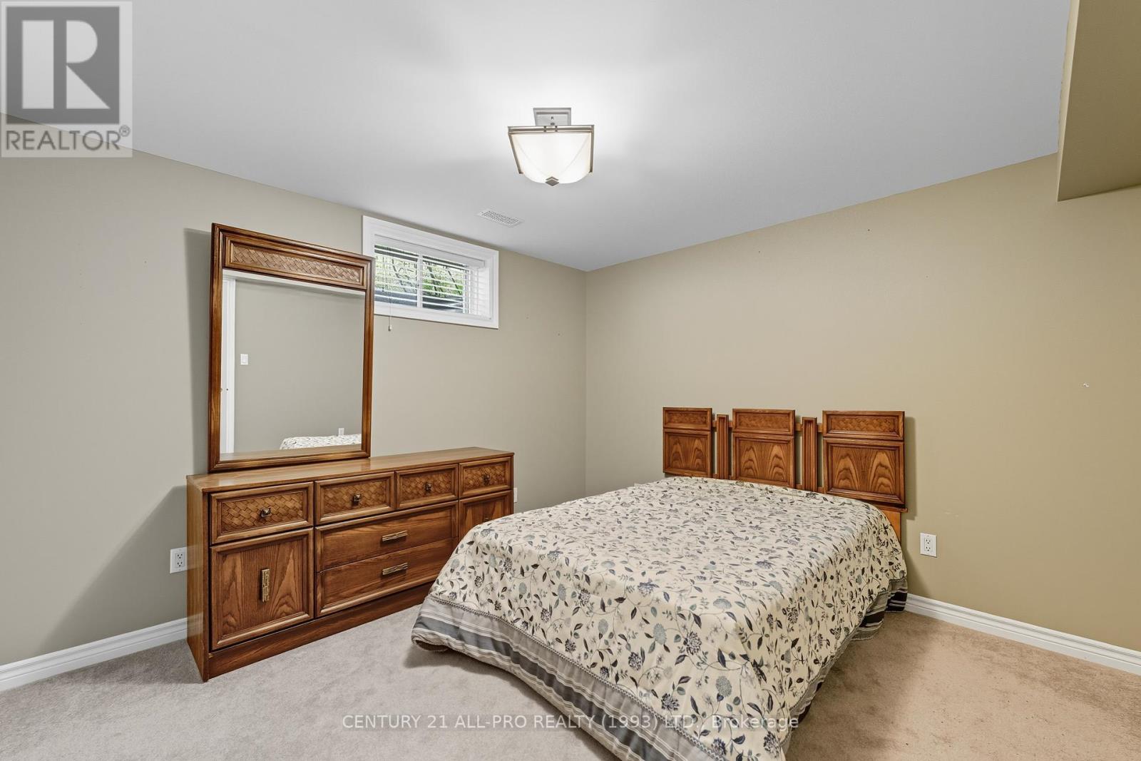 10 Ellis Crescent, Kawartha Lakes (Lindsay), Ontario  K9V 3Y9 - Photo 24 - X12400532