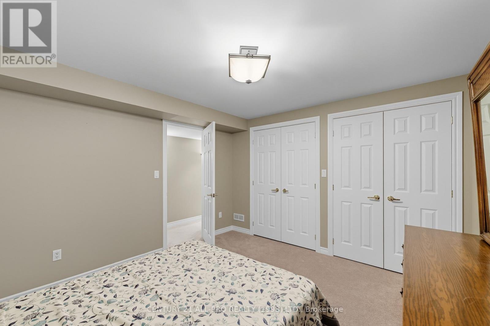 10 Ellis Crescent, Kawartha Lakes (Lindsay), Ontario  K9V 3Y9 - Photo 25 - X12400532