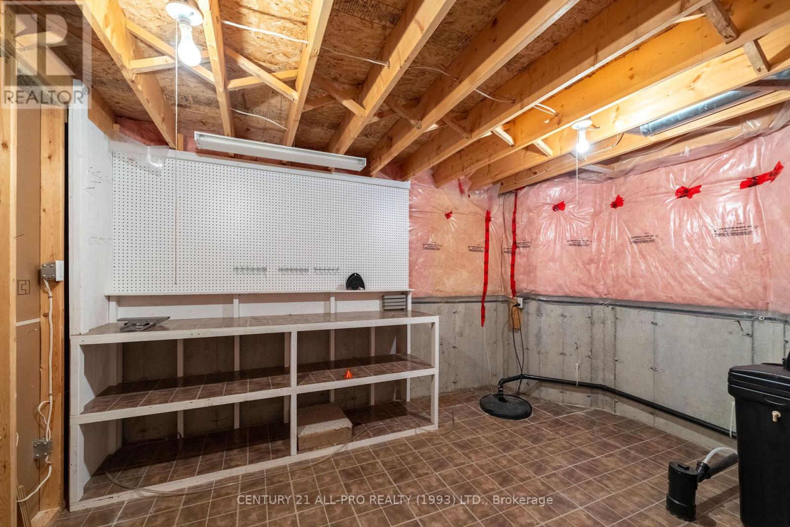 10 Ellis Crescent, Kawartha Lakes (Lindsay), Ontario  K9V 3Y9 - Photo 29 - X12400532