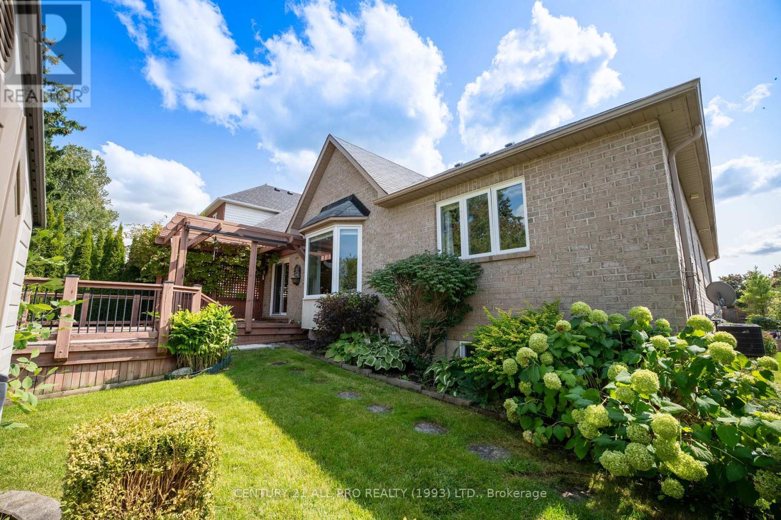 10 Ellis Crescent, Kawartha Lakes (Lindsay), Ontario  K9V 3Y9 - Photo 37 - X12400532