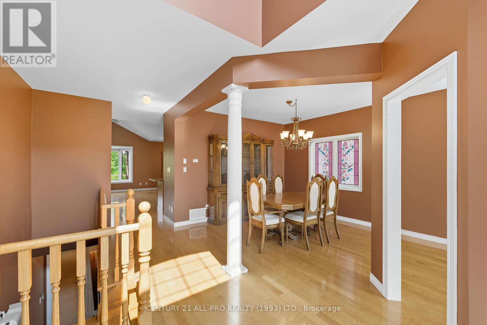 10 Ellis Crescent, Kawartha Lakes (Lindsay), Ontario  K9V 3Y9 - Photo 4 - X12400532