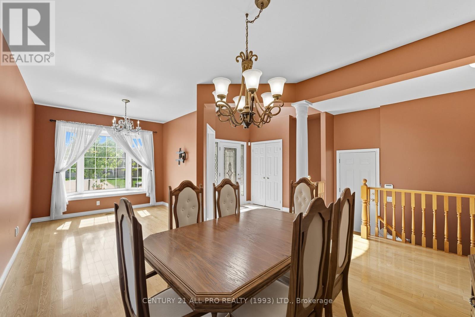 10 Ellis Crescent, Kawartha Lakes (Lindsay), Ontario  K9V 3Y9 - Photo 6 - X12400532