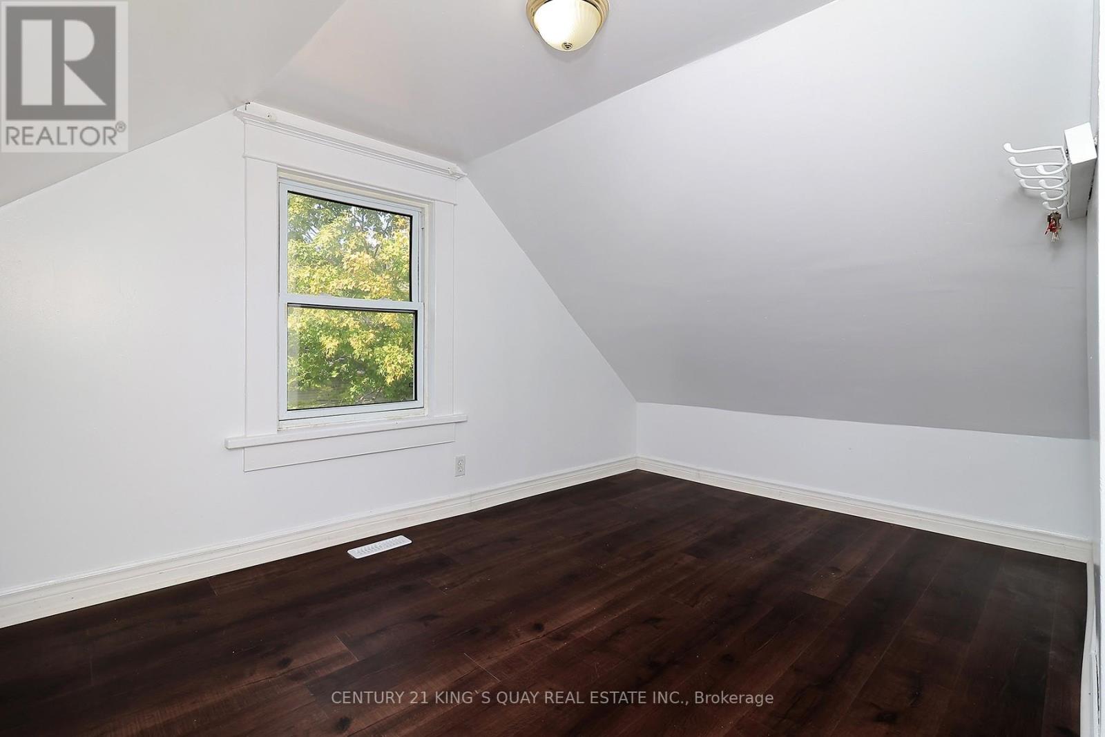 51 Albert Street S, Kawartha Lakes (Lindsay), Ontario  K9V 3G9 - Photo 33 - X12401302