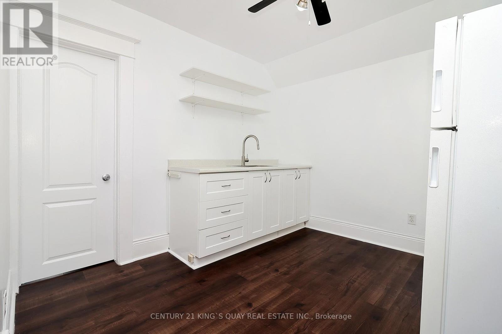 51 Albert Street S, Kawartha Lakes (Lindsay), Ontario  K9V 3G9 - Photo 35 - X12401302