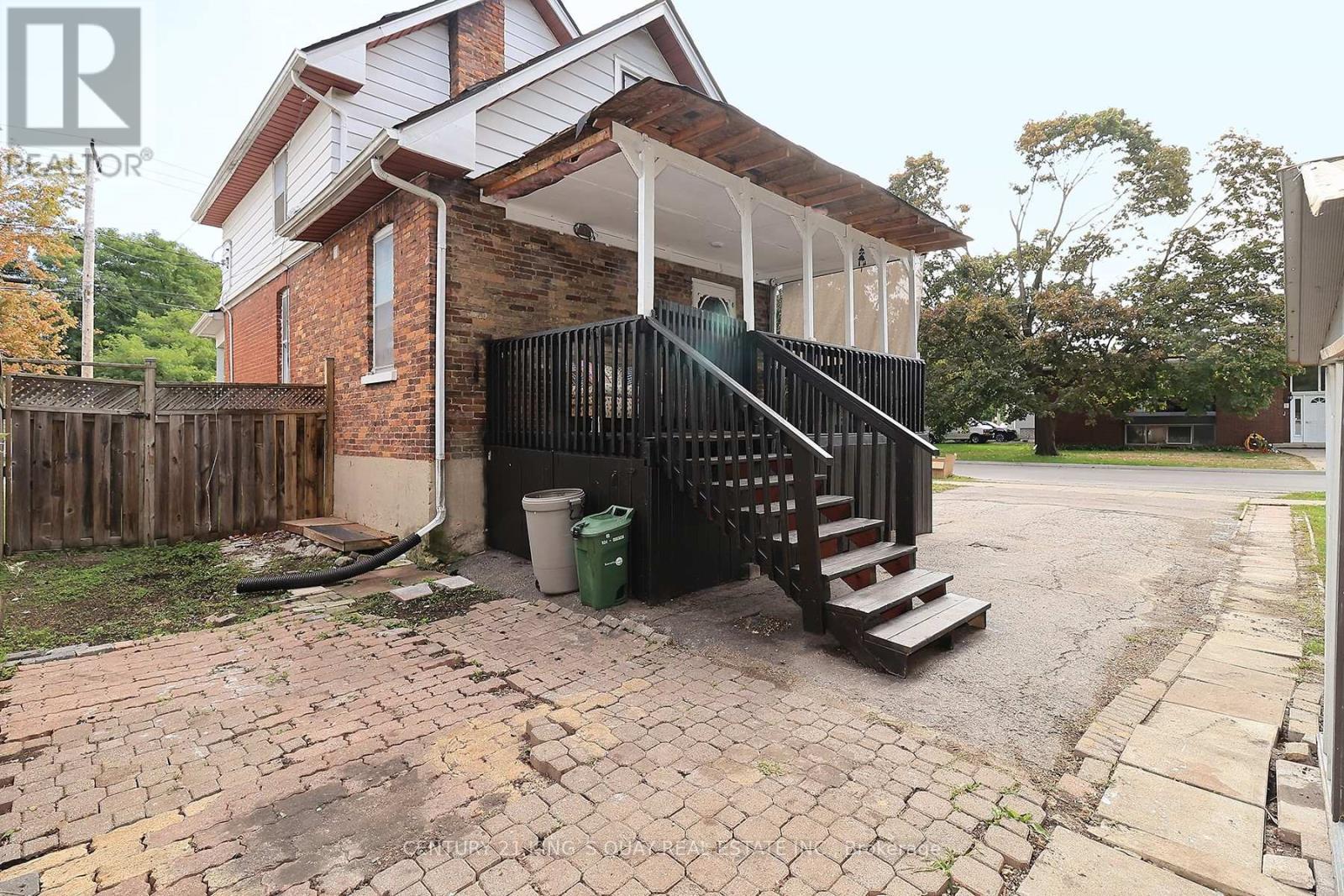 51 Albert Street S, Kawartha Lakes (Lindsay), Ontario  K9V 3G9 - Photo 8 - X12401302