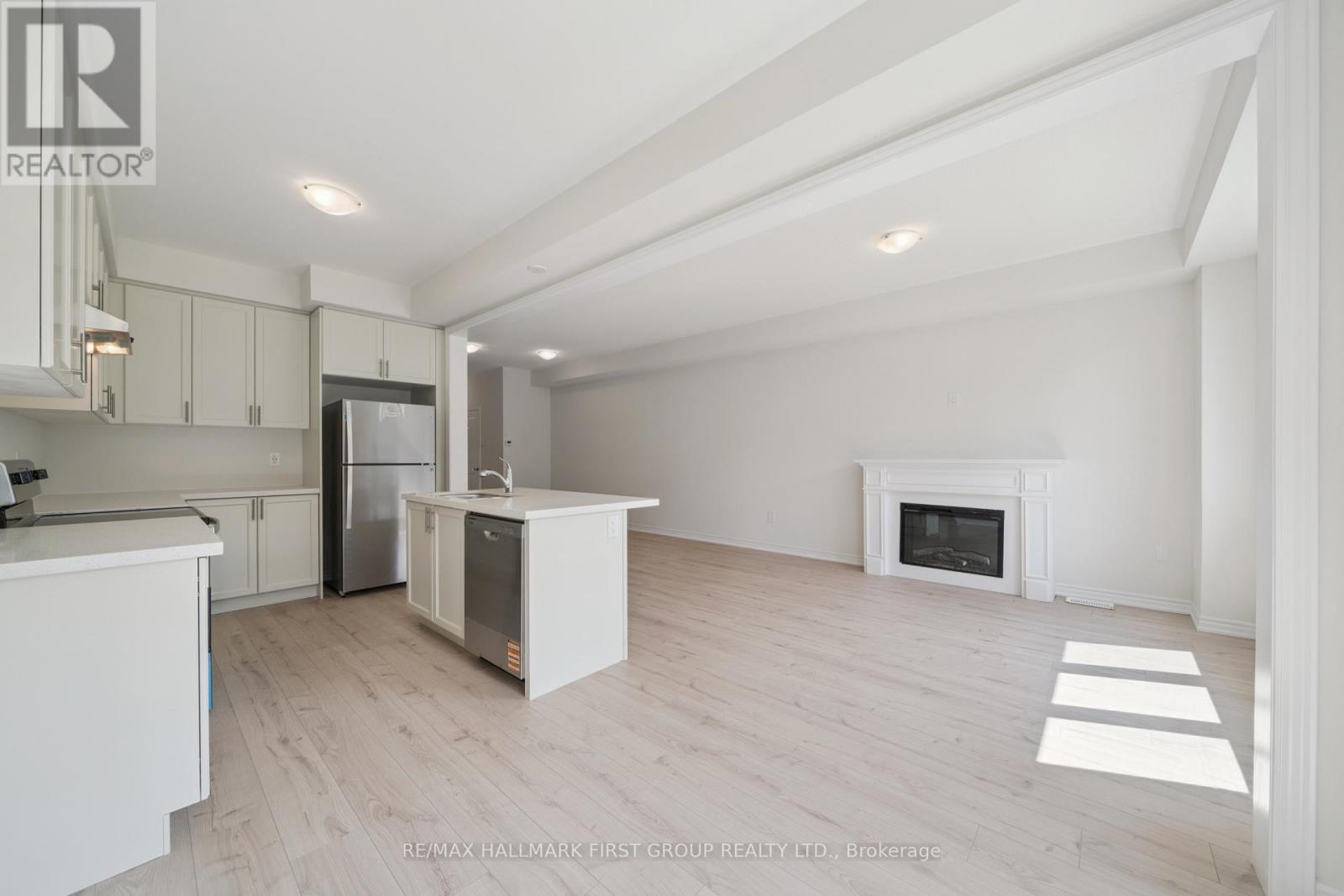 46 Hickey Lane, Kawartha Lakes (Lindsay), Ontario  K9V 5V5 - Photo 14 - X12401505