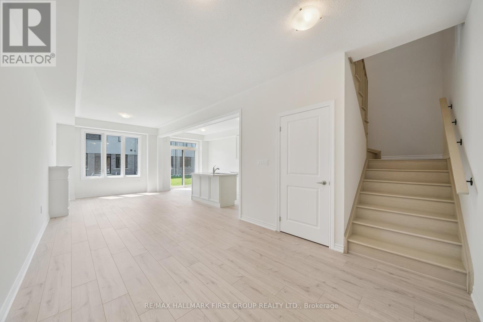46 Hickey Lane, Kawartha Lakes (Lindsay), Ontario  K9V 5V5 - Photo 6 - X12401505