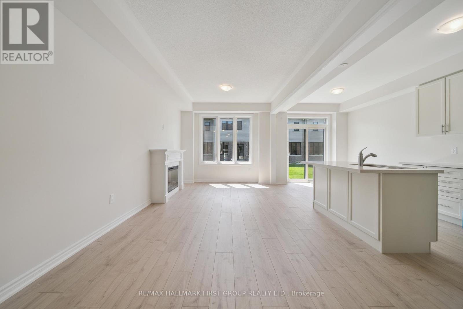 46 Hickey Lane, Kawartha Lakes (Lindsay), Ontario  K9V 5V5 - Photo 7 - X12401505
