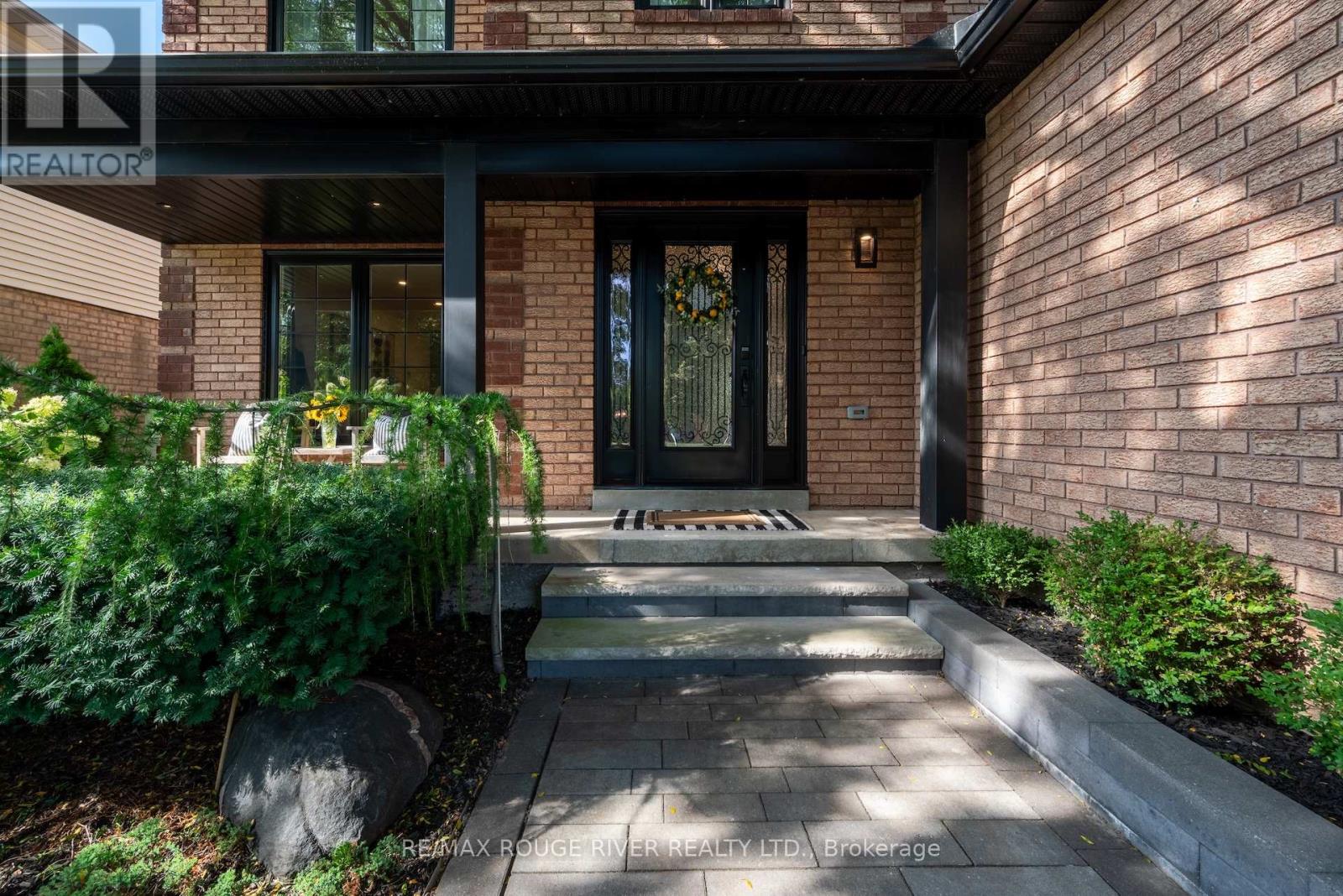 37 Doncaster Crescent, Clarington (Newcastle), Ontario  L1B 1E7 - Photo 3 - E12401823