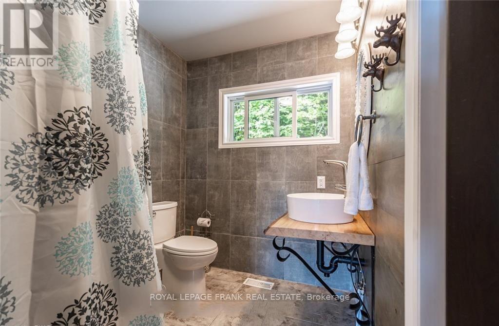 1758 Papineau Lake Road, Hastings Highlands (Wicklow Ward), Ontario  K0L 2R0 - Photo 15 - X12401865