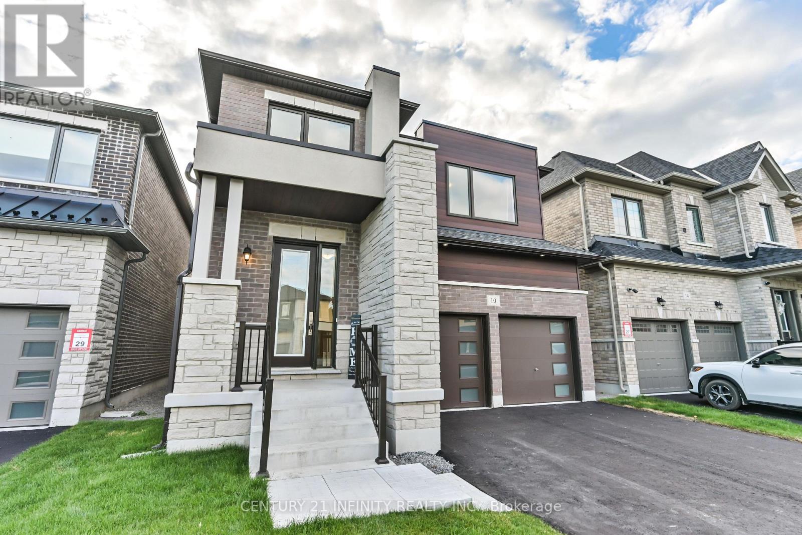 10 Hoad Street, Clarington (Newcastle), Ontario  L1B 0W1 - Photo 2 - E12402413