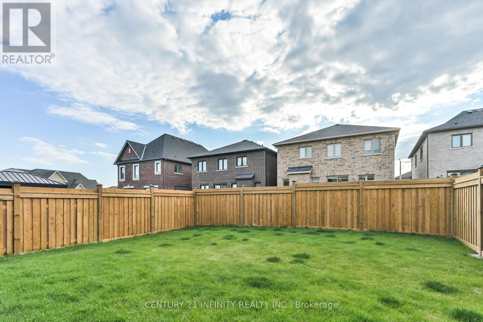 10 Hoad Street, Clarington (Newcastle), Ontario  L1B 0W1 - Photo 30 - E12402413