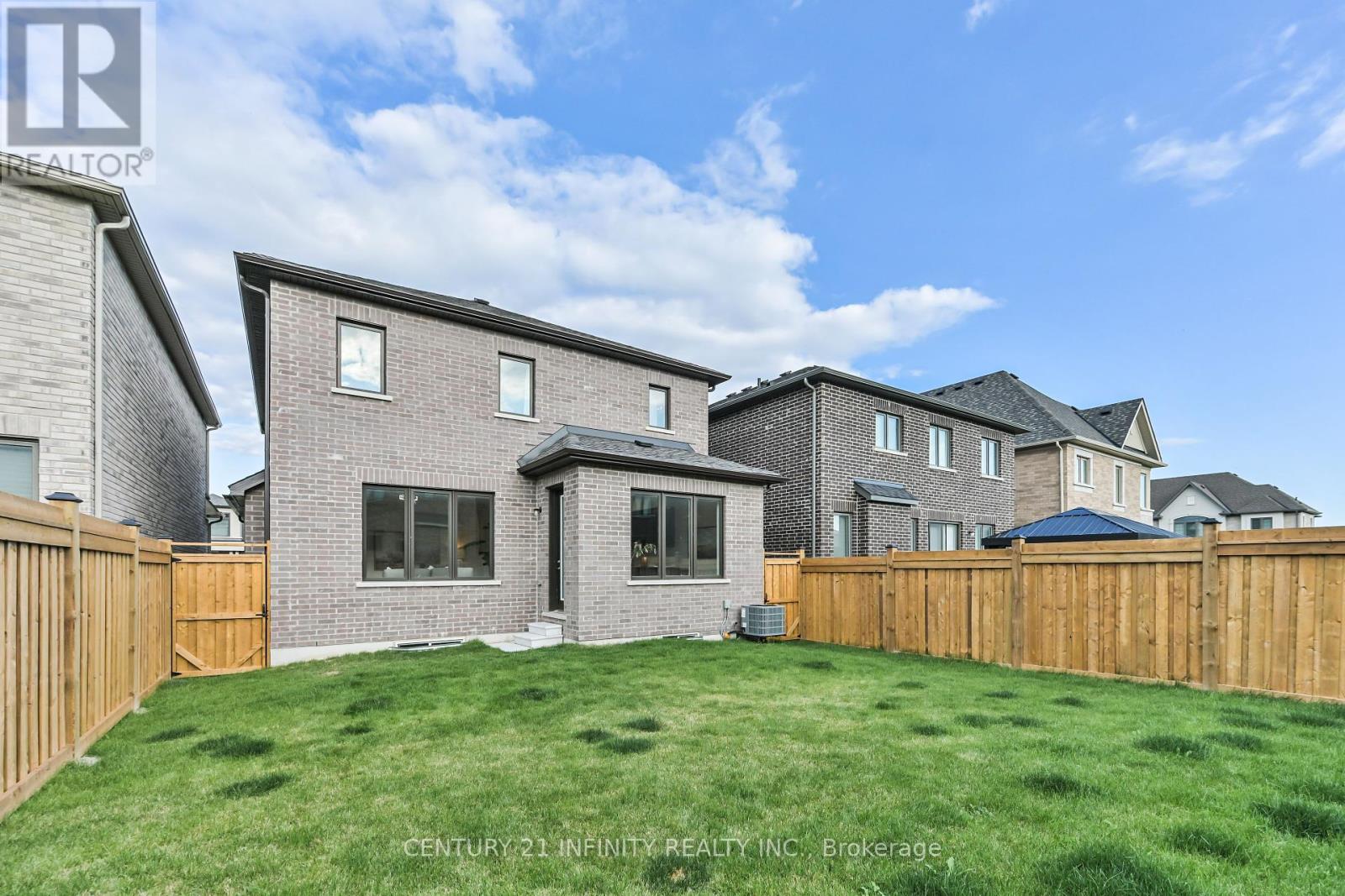 10 Hoad Street, Clarington (Newcastle), Ontario  L1B 0W1 - Photo 31 - E12402413
