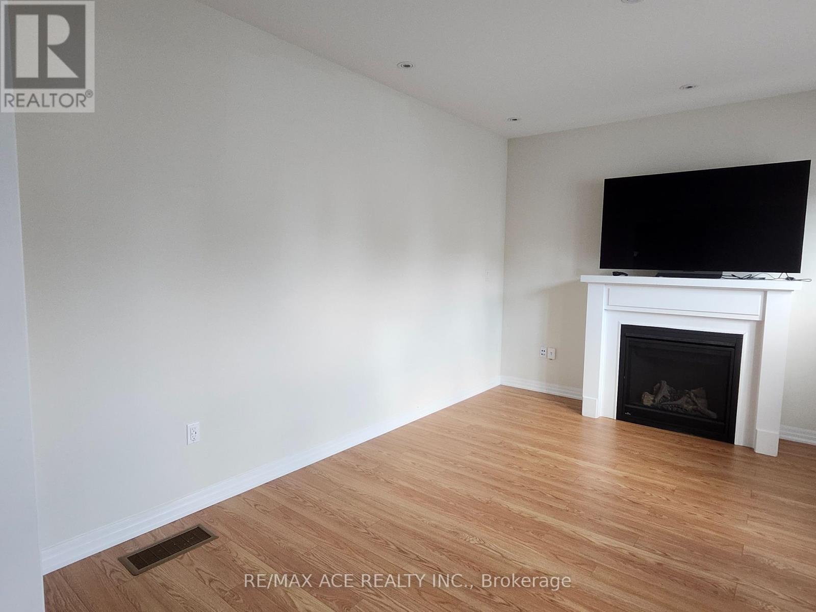 Main - 7 Northrop Avenue, Clarington (Newcastle), Ontario  L1B 0W6 - Photo 10 - E12402819