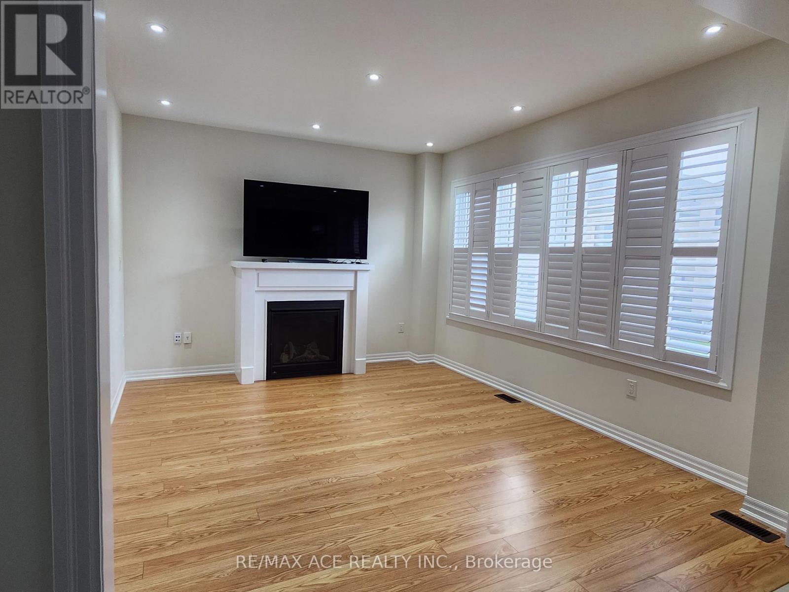 Main - 7 Northrop Avenue, Clarington (Newcastle), Ontario  L1B 0W6 - Photo 11 - E12402819