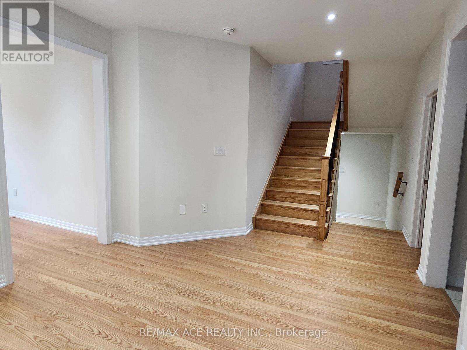Main - 7 Northrop Avenue, Clarington (Newcastle), Ontario  L1B 0W6 - Photo 13 - E12402819