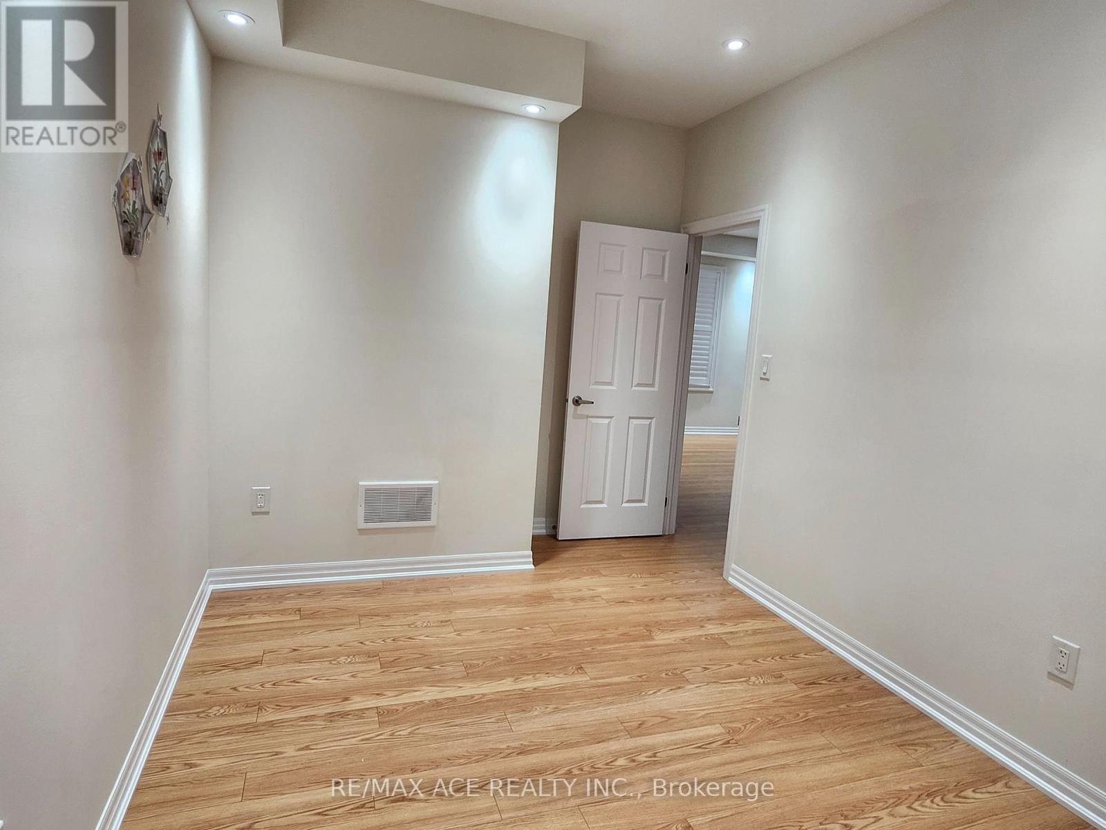 Main - 7 Northrop Avenue, Clarington (Newcastle), Ontario  L1B 0W6 - Photo 17 - E12402819