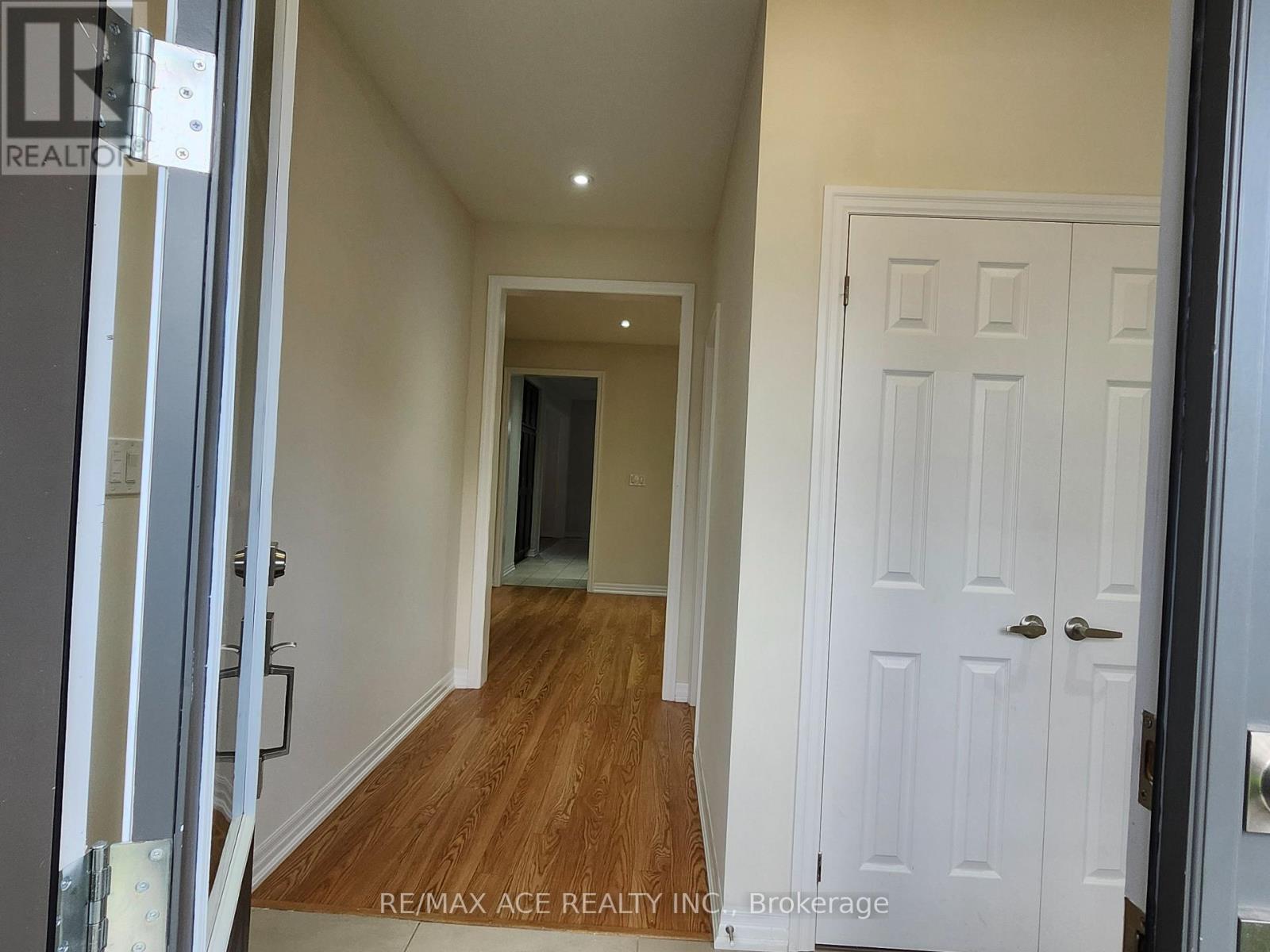 Main - 7 Northrop Avenue, Clarington (Newcastle), Ontario  L1B 0W6 - Photo 3 - E12402819
