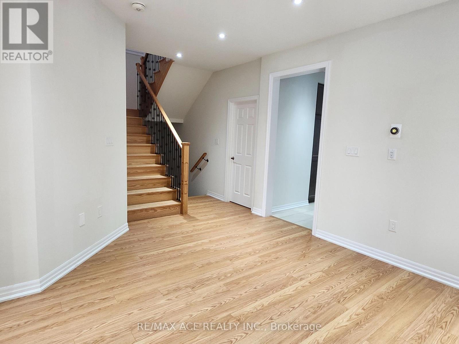 Main - 7 Northrop Avenue, Clarington (Newcastle), Ontario  L1B 0W6 - Photo 5 - E12402819
