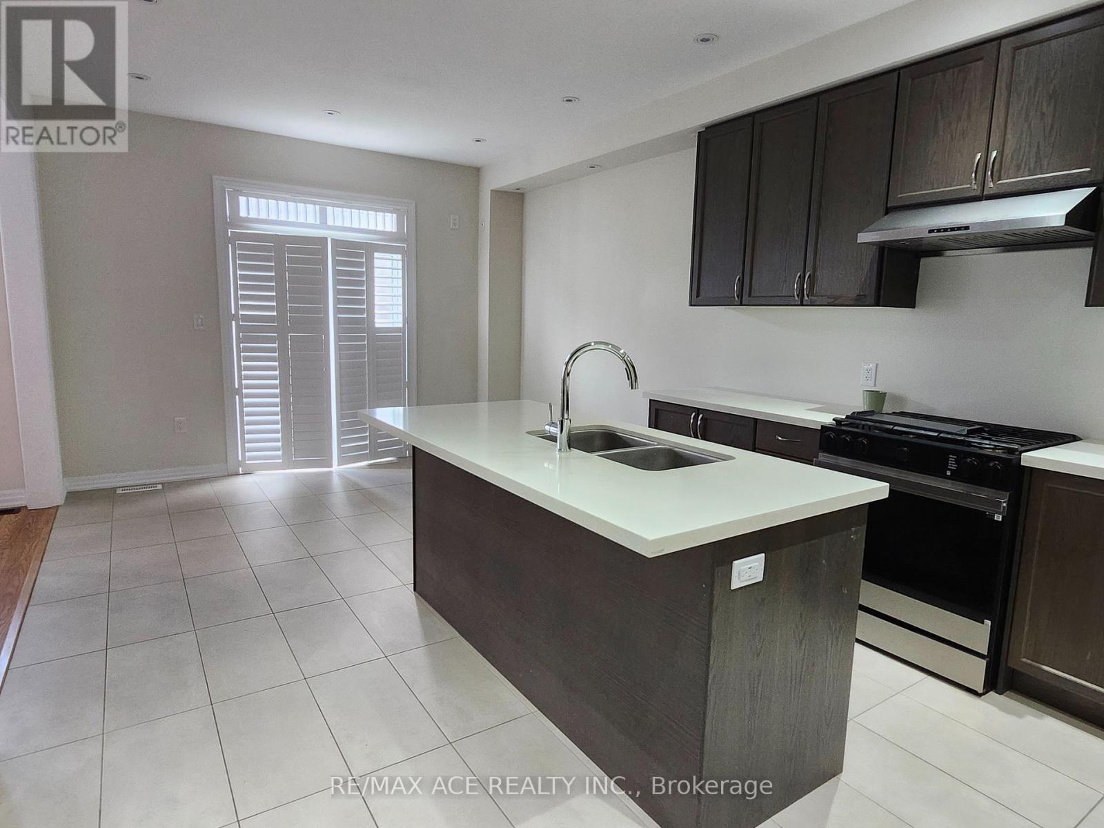 Main - 7 Northrop Avenue, Clarington (Newcastle), Ontario  L1B 0W6 - Photo 8 - E12402819