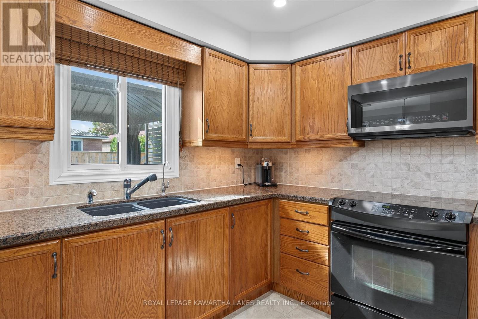 29 Flavelle Crescent, Kawartha Lakes (Lindsay), Ontario  K9V 6E3 - Photo 10 - X12403062