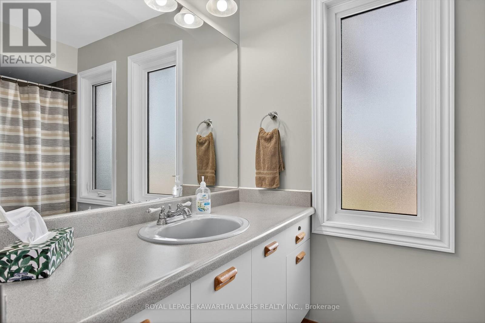 29 Flavelle Crescent, Kawartha Lakes (Lindsay), Ontario  K9V 6E3 - Photo 22 - X12403062