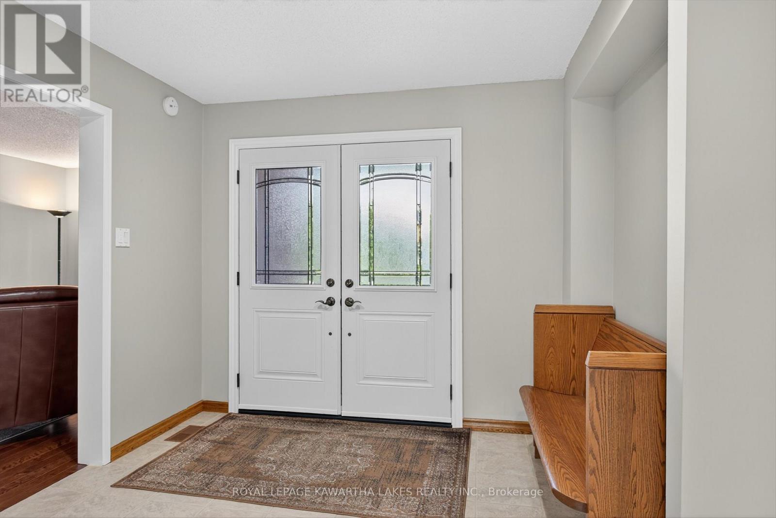 29 Flavelle Crescent, Kawartha Lakes (Lindsay), Ontario  K9V 6E3 - Photo 3 - X12403062