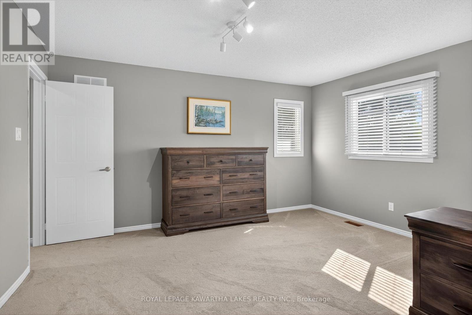29 Flavelle Crescent, Kawartha Lakes (Lindsay), Ontario  K9V 6E3 - Photo 30 - X12403062
