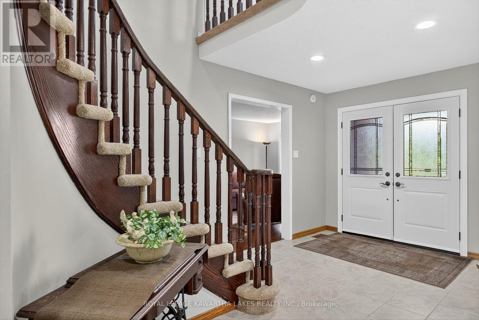29 Flavelle Crescent, Kawartha Lakes (Lindsay), Ontario  K9V 6E3 - Photo 5 - X12403062