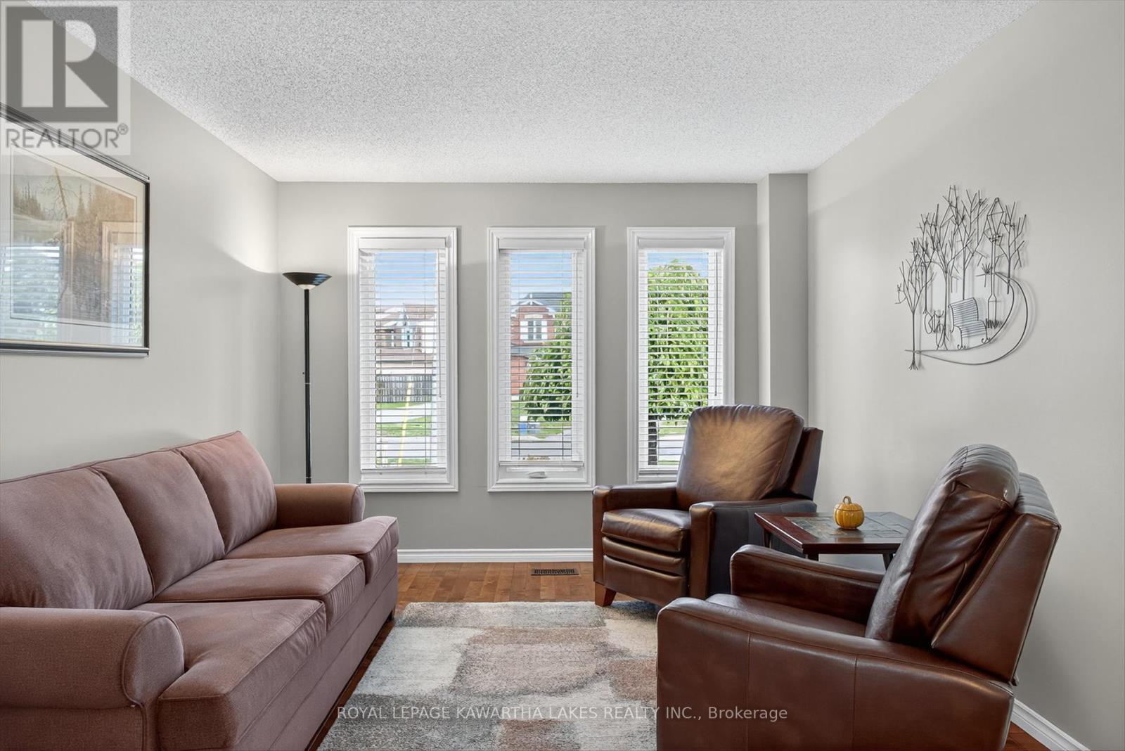 29 Flavelle Crescent, Kawartha Lakes (Lindsay), Ontario  K9V 6E3 - Photo 6 - X12403062