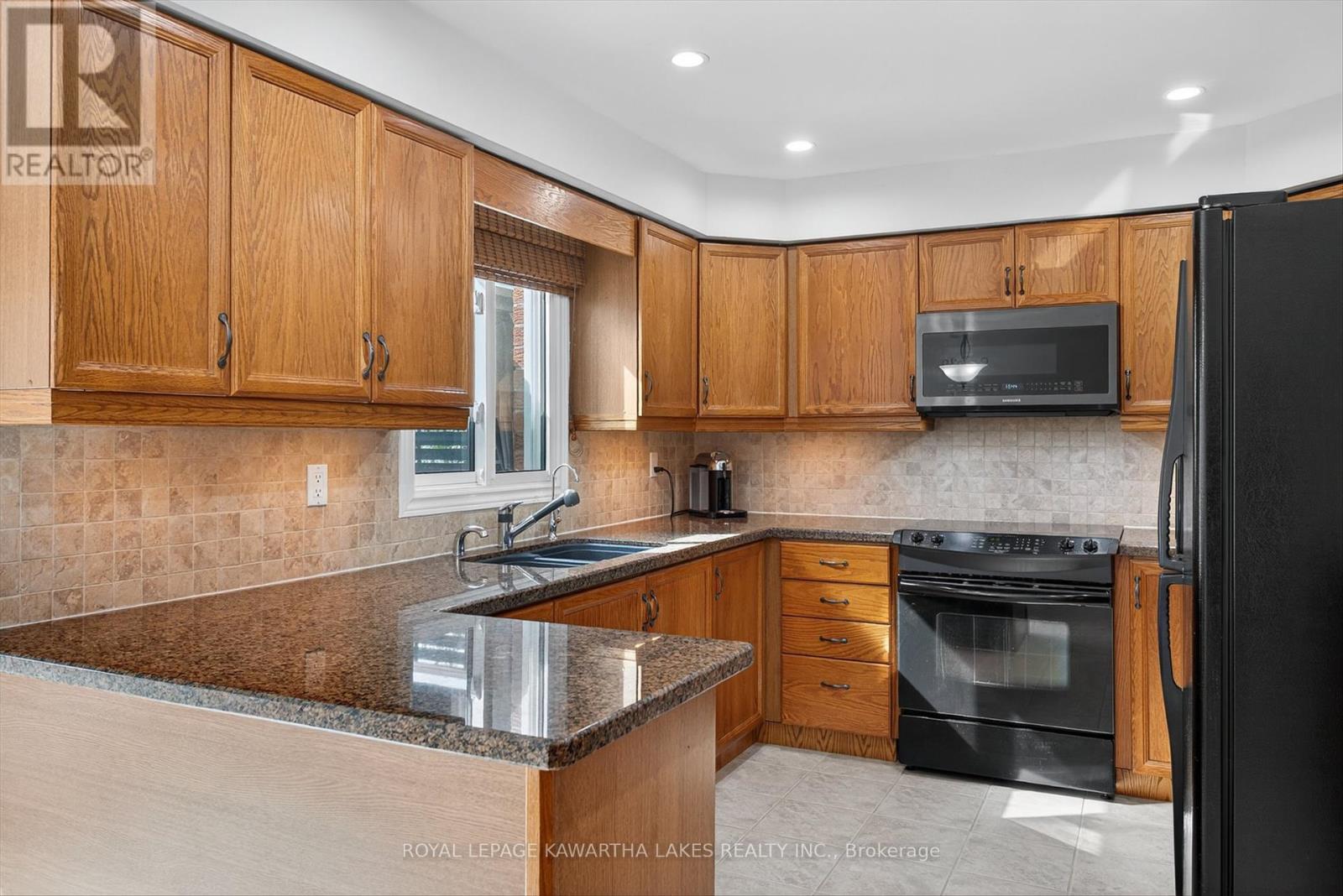 29 Flavelle Crescent, Kawartha Lakes (Lindsay), Ontario  K9V 6E3 - Photo 9 - X12403062