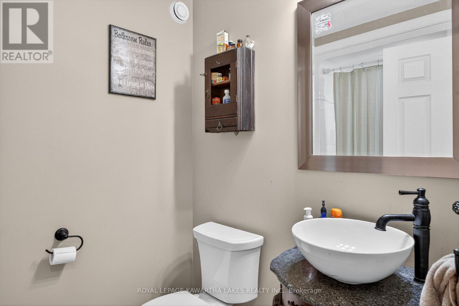 21 Hillside Drive, Kawartha Lakes (Lindsay), Ontario  K9V 1A3 - Photo 16 - X12403064