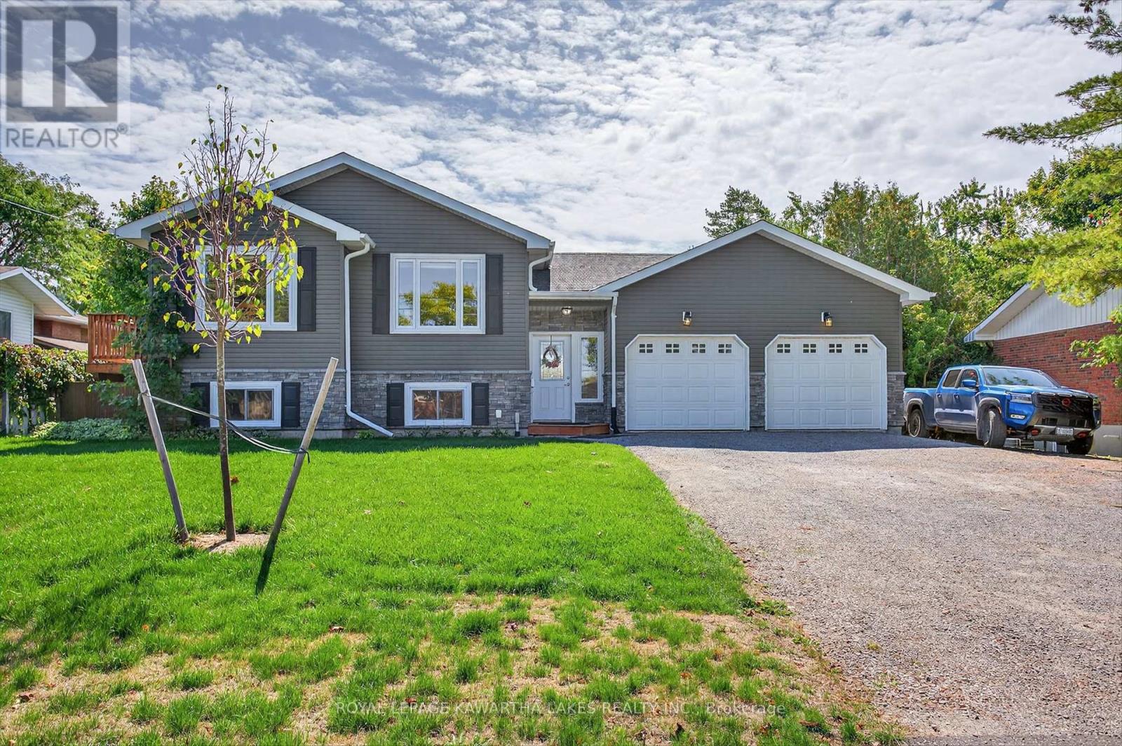21 Hillside Drive, Kawartha Lakes (Lindsay), Ontario  K9V 1A3 - Photo 2 - X12403064