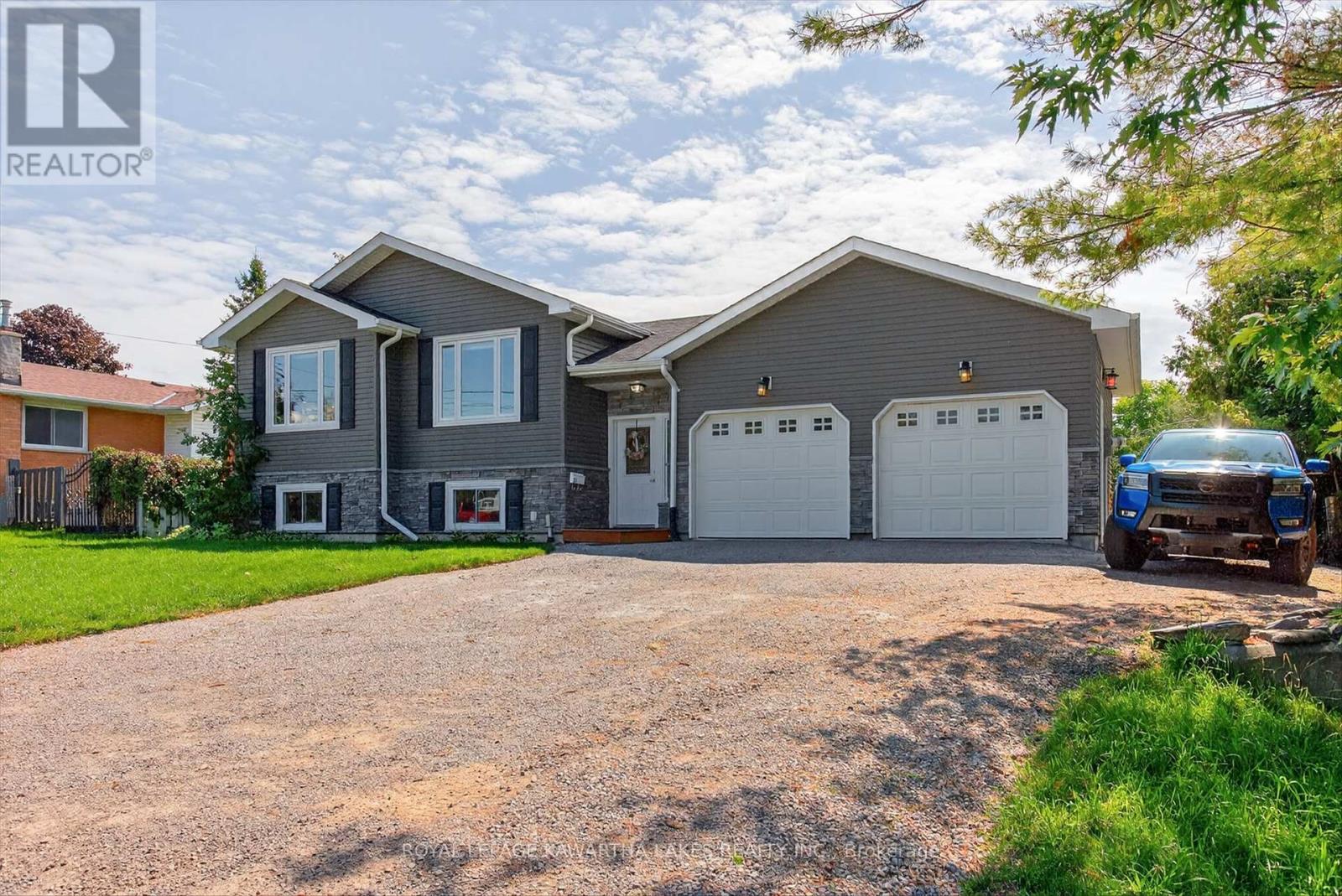 21 Hillside Drive, Kawartha Lakes (Lindsay), Ontario  K9V 1A3 - Photo 3 - X12403064
