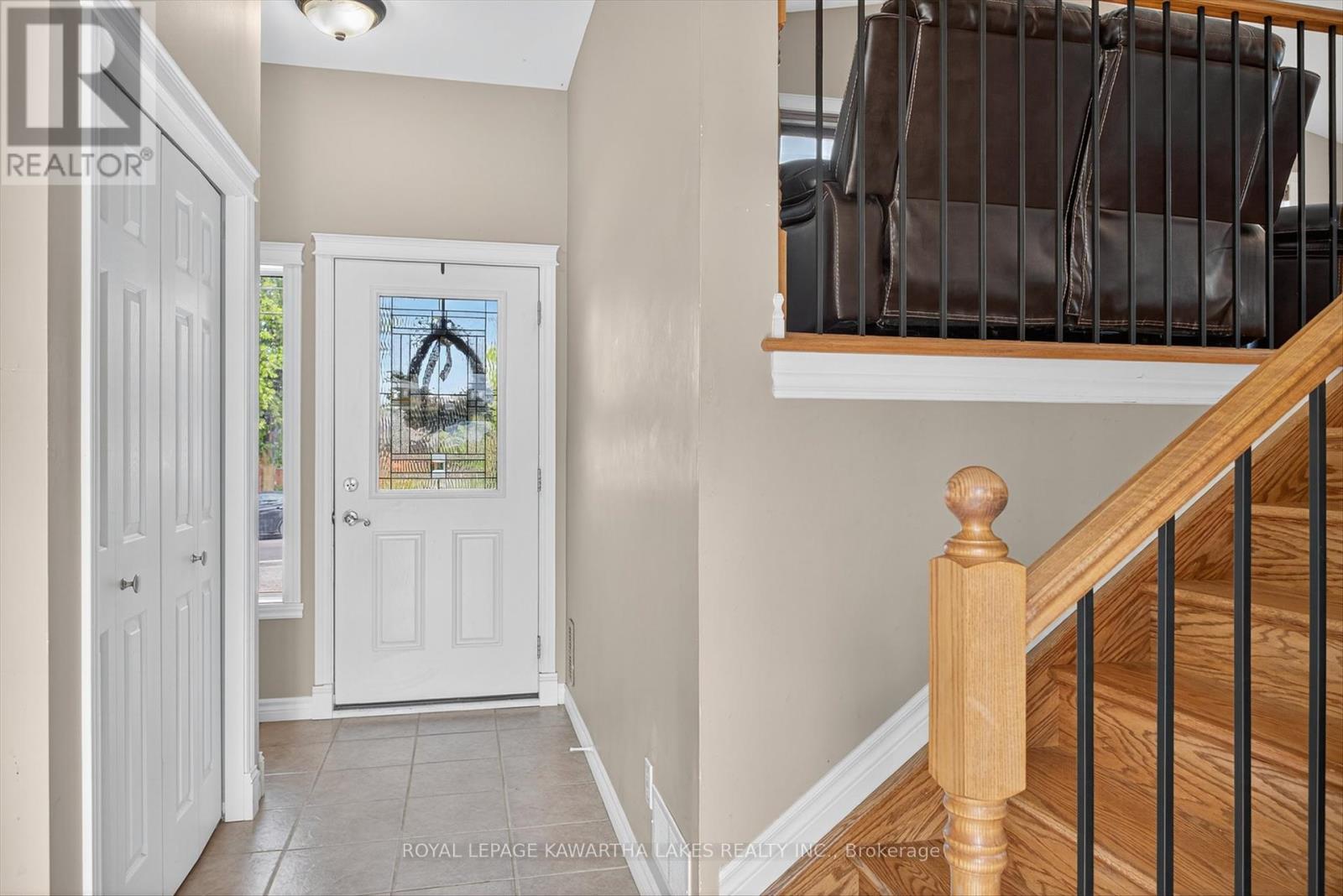 21 Hillside Drive, Kawartha Lakes (Lindsay), Ontario  K9V 1A3 - Photo 5 - X12403064