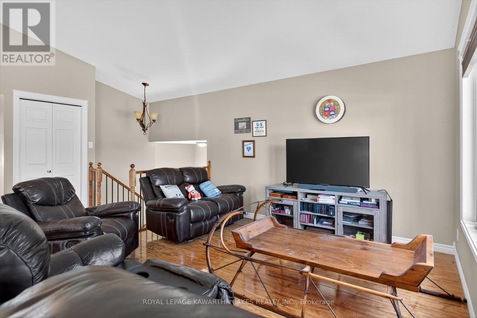 21 Hillside Drive, Kawartha Lakes (Lindsay), Ontario  K9V 1A3 - Photo 9 - X12403064