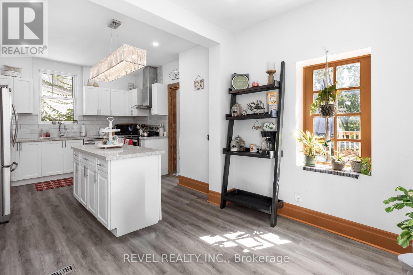 61 Bond Street, Kawartha Lakes (Lindsay), Ontario  K9V 3R3 - Photo 17 - X12403197