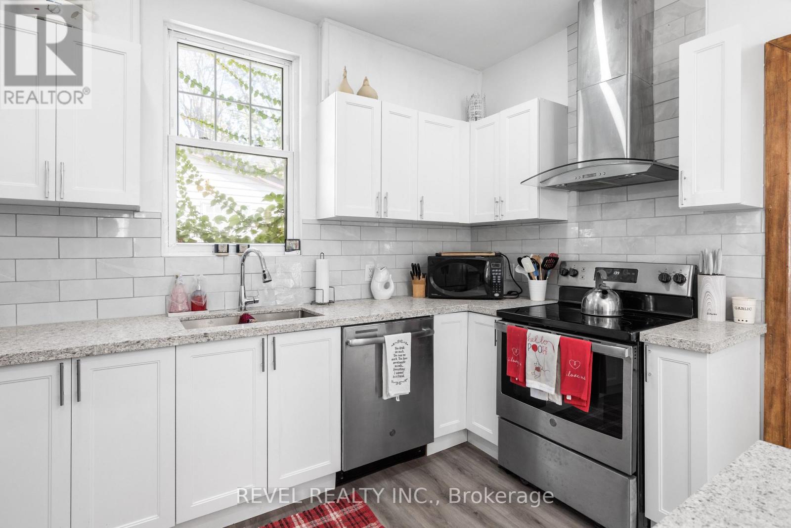 61 Bond Street, Kawartha Lakes (Lindsay), Ontario  K9V 3R3 - Photo 18 - X12403197