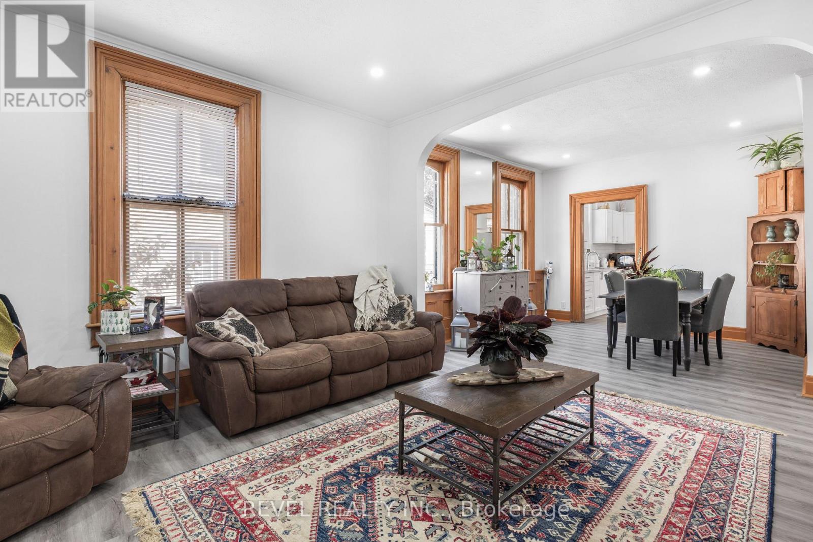 61 Bond Street, Kawartha Lakes (Lindsay), Ontario  K9V 3R3 - Photo 8 - X12403197